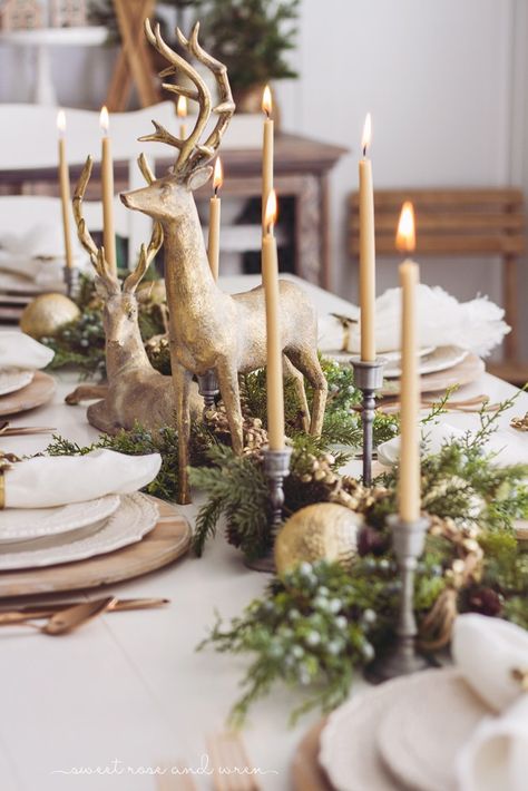 Woodland Christmas Decor, Glam Christmas Decor, Christmas Dining Table, Glam Christmas, Christmas Dinner Table, Christmas Table Centerpieces, Christmas Interiors, Woodland Christmas, Christmas Tablescapes