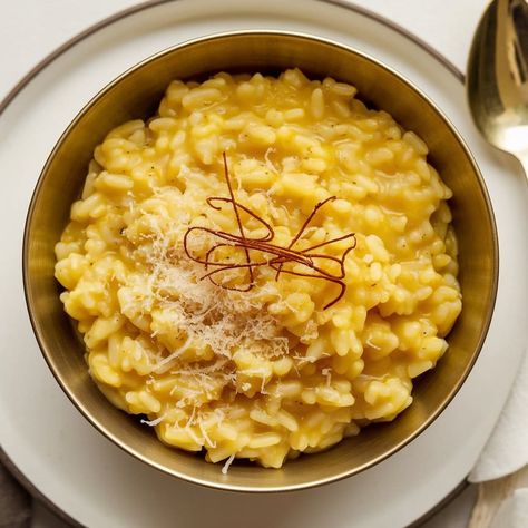 Perfect Risotto alla Milanese in 30 Minutes: A Golden, Creamy Delight - Recipes Food Perfect Risotto, Delight Recipes, Healthy Lunch Salad, Risotto Alla Milanese, Lemon Garlic Salmon, Skillet Chocolate Chip Cookie, Brunch Desserts, Squash Pasta, Garlic Salmon