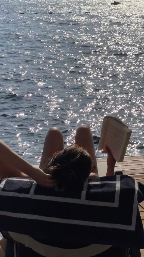 Italian Summer, Summer Feeling, Reading Books, Summer Dream, Summer Photos, European Summer, Summer Reading, Endless Summer, Beach Vibe