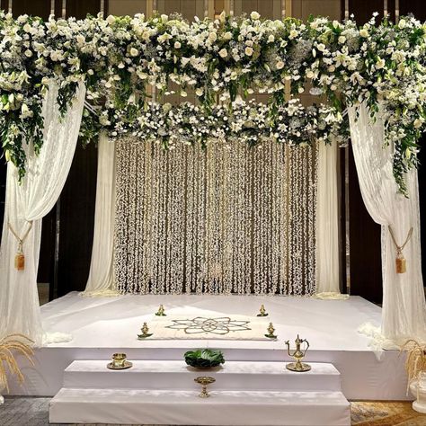 White Mandap, Bridal Flower Arrangements, Small Wedding Decor, Engagement Stage Decoration, Wedding Stage Backdrop, Wedding Car Decorations, Wedding Background Decoration, Ganpati Decoration Design, Mandap Decor