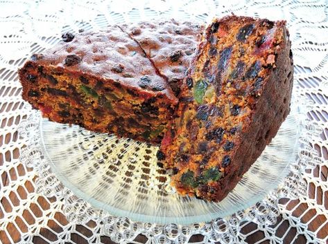 Dark Fruit Cake Recipe, Fruit Cake Recipe Christmas, Fruit Christmas, Rich Cake, Fruit Cake Christmas, Fruitcake Recipes, Christmas Cake Recipes, Xmas Cake, Christmas Fruit