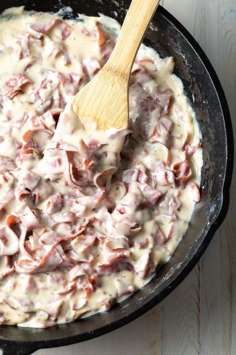 Creamed Chipped Beef on Toast - Also known fondly as Shit on a Shingle, this Creamed Chipped Beef recipe is a classic breakfast staple that is simple to make and oh-so satisfying to enjoy. #creamedchippedbeef #chippedbeef #chippedbeefontoast #creamychippedbeef #retrorecipe #breakfastrecipe #retrobreakfast #shitonashingle #aspicyperspective Cream Beef Recipe, Chipped Beef Recipe, Chip Beef Gravy, Cream Chipped Beef Recipe, Creamed Chipped Beef On Toast, Dried Beef Recipes, Chipped Beef On Toast, Beef On Toast, Creamed Chipped Beef