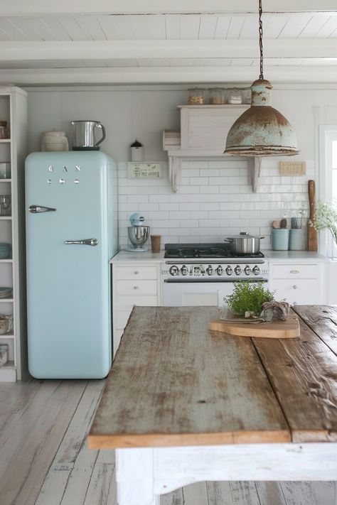 41 Seaside Cottage Kitchen Designs - TastyInteriors Tiny Coastal Kitchen, Small Beach Cottages Interior, Seaside Cottage Interior, Small Coastal Kitchen, Beach Kitchen Ideas, Small Beach Cottages, Airbnb Room, Beach Cottage Kitchens, Beach Shacks