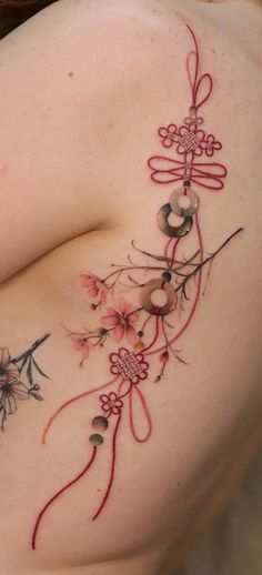 Asian Rib Tattoo, Chinese Cultural Tattoo, Asian Back Tattoos For Women, Chinese Matching Tattoos, Japanese Tattoo Designs For Women, Chinese Inspired Tattoos For Women, Japanese Style Spine Tattoo, Korean Style Tattoo Ideas, Chinese Amulet Tattoo