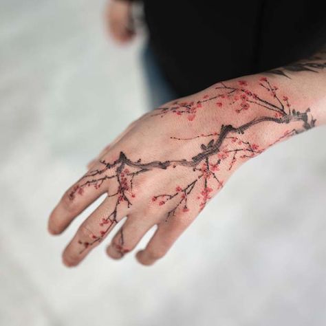 Cherry Blossom Hand Tattoo, Tattoo Japonais, Japanese Hand Tattoos, Cool Finger Tattoos, Feminine Shoulder Tattoos, Cool Arm Tattoos, Tattoos Geometric, Geniale Tattoos, Hand Tattoos For Women