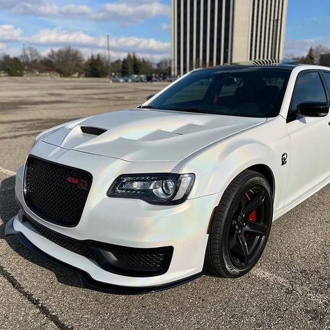 White Chrysler 300, Chrysler 300 Custom, Car Finds, Chrysler 300s, Black Cadillac, Hell Cat, Big Boat, Car Vibes, Chrysler Cars