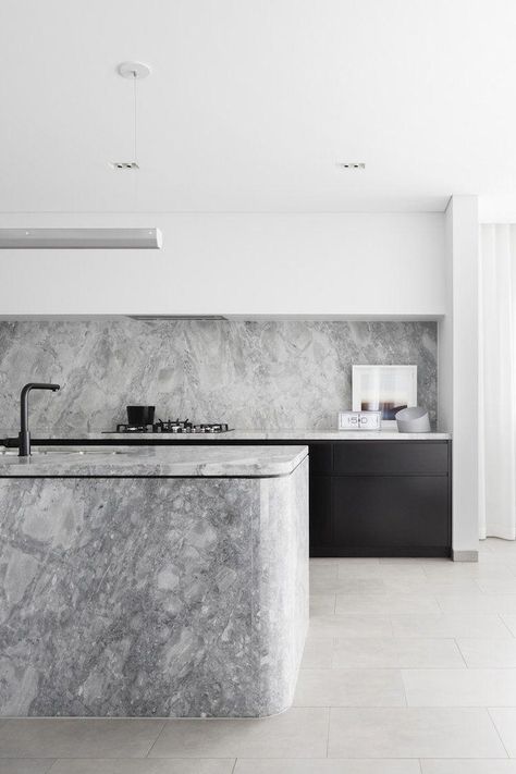 Fisher & Paykel oven, cooktop and rangehood in the Broad Residence kitchen that is an extension of the living area |  Interior design:  Baldwin & Bagnall |  Project photographed by:  Katherine Lu #kitchentrends Kitchen With Marble, Marble Kitchen Island, Classic Kitchen, Kitchen Design Trends, 아파트 인테리어, Kitchen Marble, Kitchen Trends, Counter Tops, Home Design Decor