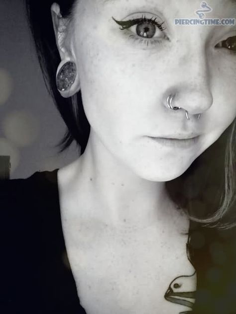 Double same side hoop and septum Double Nose And Septum Piercing, Nose And Septum Piercing, Double Nose Piercing Same Side, Two Nose Piercings, Double Nostril, Mom Makeover, Double Nostril Piercing, Double Nose Ring, Double Nose Piercing