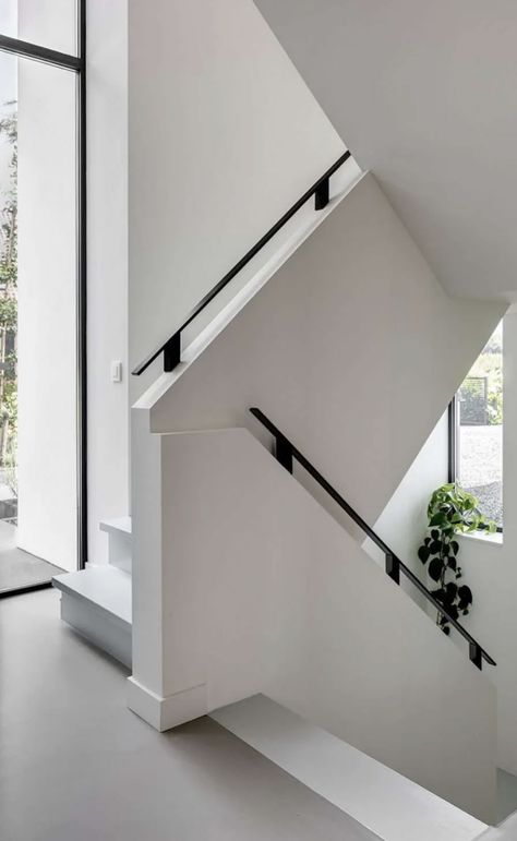 Drywall Staircase, Staircase Design Modern, Handrail Design, Stairs Design Interior, Building Stairs, House Staircase, Staircase Storage, Balcony Railing Design, Hallway Inspiration