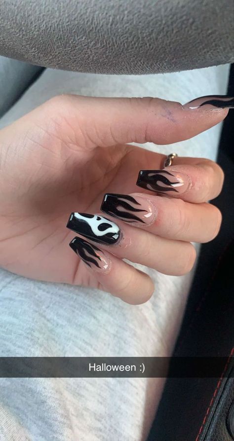 Nails Scream Nails Acrylic Coffin, Scream Nails Coffin, Halloween Aesthetic Nails Acrylic, Men In Black Nails, Black Horror Nails, Black Skeleton Nails, Black And White Spooky Nails, Scream Nail Ideas, Simple Scream Nails