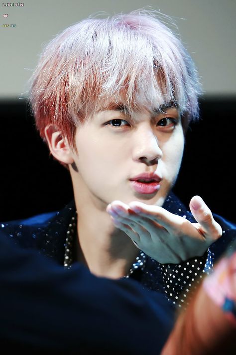 Jin 💓💓 Jin Flying Kiss, Jin Kiss, Kiss Wallpaper, Flying Kiss, 4 December, Jin Bts, Seokjin Bts, Billboard Music Awards, Worldwide Handsome