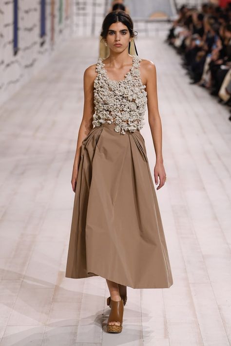 Dior Couture Spring 2024: Maria Grazia Chiuri Takes on ‘Poor Things’ Dior Inspired Outfit, Dior 2024, Dior Skirt, Ladylike Dress, 2024 Dresses, Ss 2024, Look Boho Chic, Dior Collection, Paris Mode