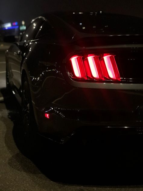 Mustang Aesthetic Night, Black Mustang Aesthetic, Mustang Aesthetic, Illegal Racing Aesthetic, Black Mustang Gt, Ford Mustang Wallpaper, Black Mustang, Mustang Wallpaper, Ford Mustang Car