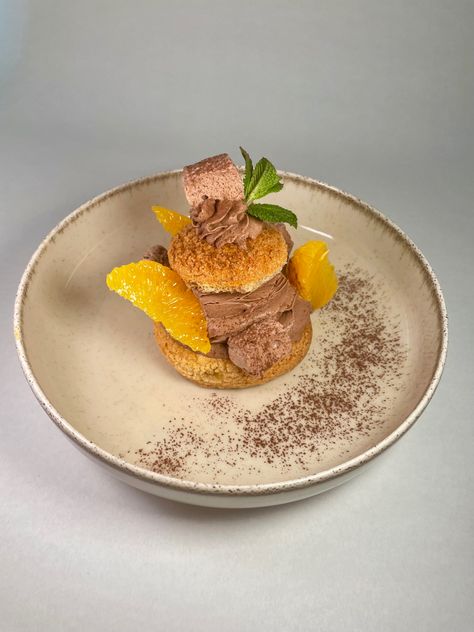 Choux Pastry Plating, Choux Craquelin, Plated Dessert, Plating Ideas, Chocolate Custard, Choux Pastry, Dessert Boxes, Pastry Desserts, Plated Desserts