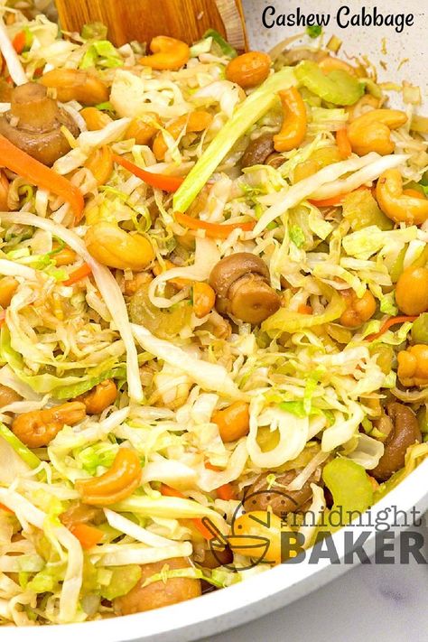 Vegan egg roll in a bowl! Cashew Cabbage, Cabbage Recipes Southern, Vegan Egg Rolls, Egg Roll Filling, Cashew Recipes, Healthy Foods To Make, Egg Roll In A Bowl, Cabbage And Sausage, Vegan Egg