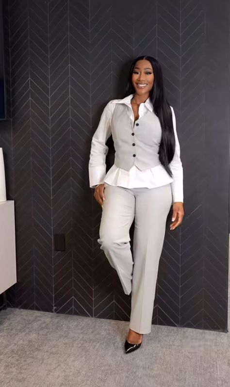 Business Suit Black Women, Politician Women Outfits, Business Black Women Outfits, Summer Work Outfits Women Office, Advocate Outfits Women, Boss Outfits For Women, Car Sales Woman Attire, Stylish Work Attire Classy, Executive Assistant Outfit