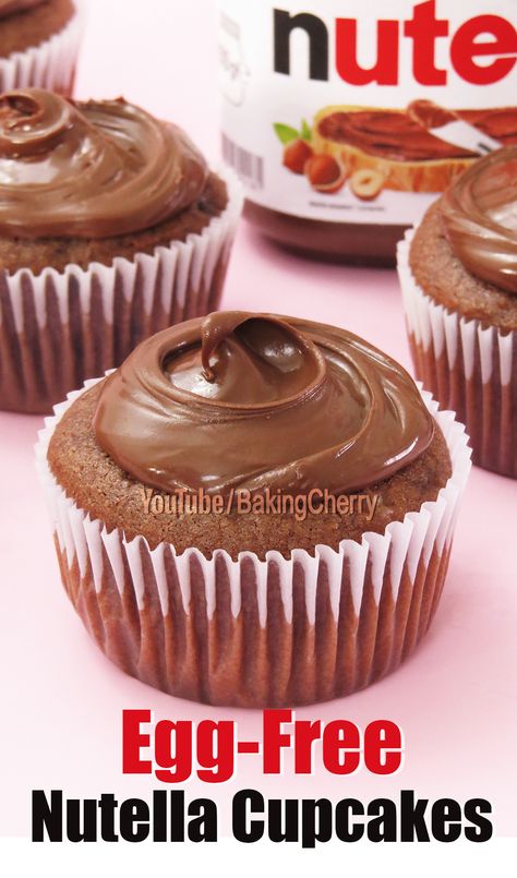 Egg-free Nutella cupcakes. Learn how to make these soft and delicious cupcakes with simple ingredients in just a few minutes! Nutella Cupcakes Easy, Cupcakes No Eggs, Nutella Recipes Eggless, Cupcake Without Eggs, Gluten Free Nutella Cupcakes, Eggless Nutella Cookies, Cupcakes Without Eggs, Eggless Nutella Mug Cake, Nutella Muffin