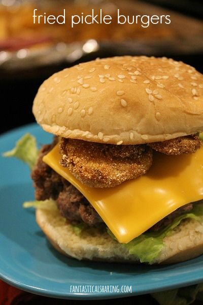 Fried Pickle Burgers #maindish #recipe #burger #beef #pickles Stomach Rumbling, Frugal Cooking, Amazing Food Recipes, Grilled Ham, How To Cook Burgers, Wedding Cake Recipe, Fried Pickles, Burger Sauce, Chocolate Chip Recipes