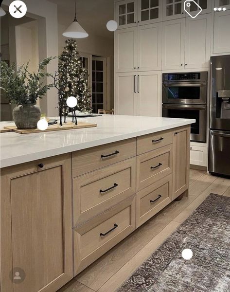 Natural Wood Tone Kitchen, Earth Tone Kitchens, Earthy Tones Kitchen, Kitchen Earth Tones, Earth Tone Kitchen Ideas, Wood Tone Kitchen, Earthy Modern Kitchen, Timeless Kitchen Cabinet Colors, Earth Tone Kitchen