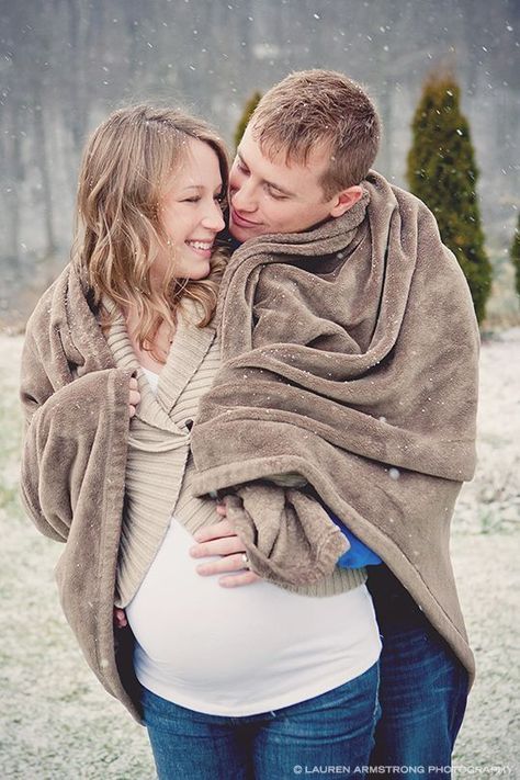 Maternity Photos. Lots of ideas with husband and single mom. Different themes include outdoor, fall, winter, summer, with toddler, and much more. Winter Pregnancy Photoshoot, Winter Maternity Pictures, Winter Maternity Shoot, Maternity Photography Winter, Maternity Winter, Maternity Couple, Textured Blanket, Winter Maternity Photos, Belly Pics