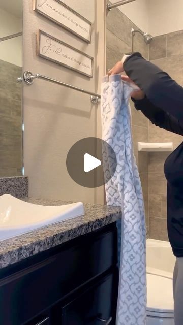 Decor Towels In Bathroom, How To Hang Towels Decoratively, Restroom Towel Decor, How To Make A Bow Out Of A Towel, Towel Styling Bathroom, Folded Bathroom Towels, Styling Towels In Bathroom, How To Hang Bathroom Towels On Towel Bar, Folding Bath Towels Storage Ideas