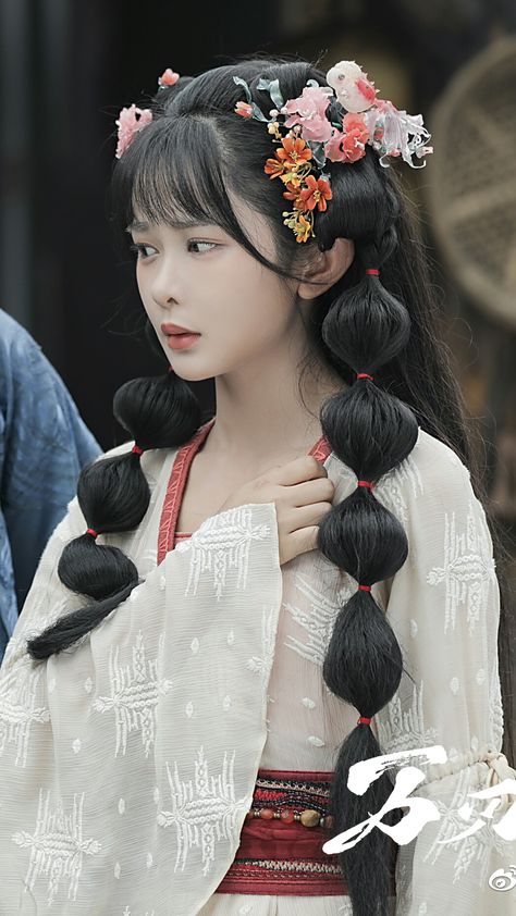 Traditional Japanese Male Hairstyles, Heian Era Hair, Taisho Era Hairstyle, Asian Braided Hairstyles, Chinese Women Hairstyles, Chinese Drama Hairstyles, Japanese Kimono Hairstyle, Chinese Braids Hairstyles, 4 Bubble Braids