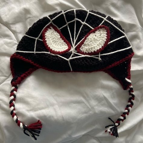 Spider Hat Crochet, Spiderman Hat Crochet, Crochet Spiderman Hat, Spiderman Hat, Crochet Batman, Funky Hats, Crochet Pants, Crochet Stitches For Beginners, Hat Ideas