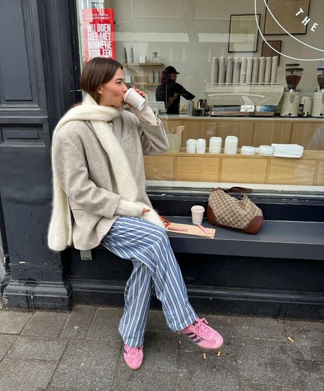 LUNA ISABELLA (@lunaisabellaa) • Instagram photos and videos Pink Trainers Outfit, Pink Adidas Outfit, Simple Everyday Outfits, Pink Sneakers Outfit, Pink Adidas Gazelle, Gazelle Outfit, Adidas Bold, Adidas Gazelle Pink, Pink Gazelles