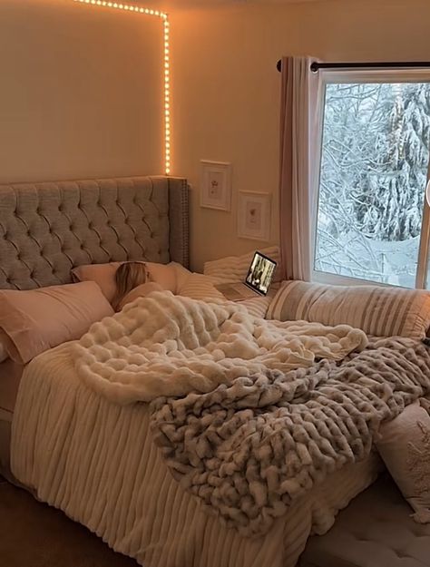 Queen Bedding Ideas, Beds Aesthetic, Bed Inspo Aesthetic, Clean Girl Bedroom, Bedding Aesthetic, Move To Florida, Comfy Bedding, Bed Inspo, Queen Bedding