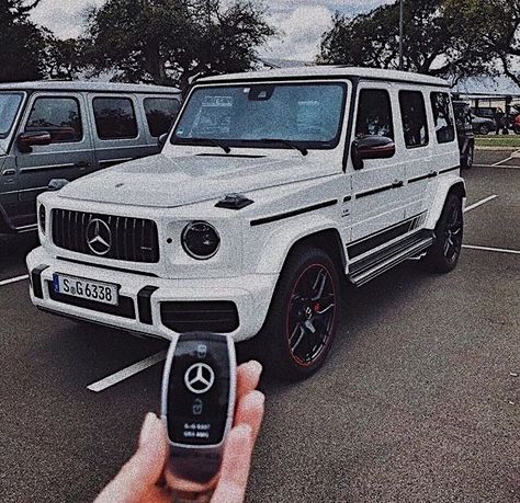 White G Wagon, Luxury Cars Mercedes, Cars Jeep, Dream Cars Mercedes, Mercedes G Wagon, Auto Poster, Uber Ride, Bmw I3, Dream Cars Jeep