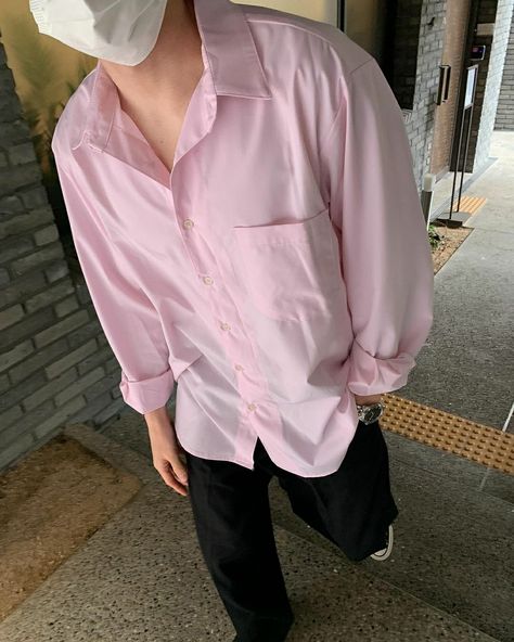 Men Pink Outfit, Pink Shirt Outfit Men, Outfit Cowo, Pink Shirt Outfit, Outfit Cowok, Pink Shirt Men, Boy Styles, Man Outfit, Shirt Outfit Men