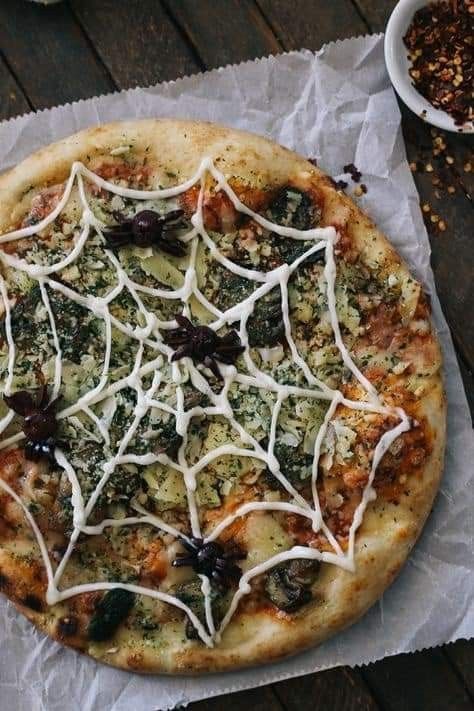 Pizza Halloween, Best Christmas Appetizers, Edible Eyes, Halloween Pizza, Pizza Calzone, Ghost Cupcakes, Halloween Breakfast, Healthy Halloween Treats, Snacks And Desserts