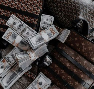 money affirmations dark aesthetic Positive Money Affirmations, Mafia Anime, Hollywood Aesthetic, Boujee Aesthetic, Rich Girl Aesthetic, Paper Ring, Rich Lifestyle, Female Empowerment, Get Rich