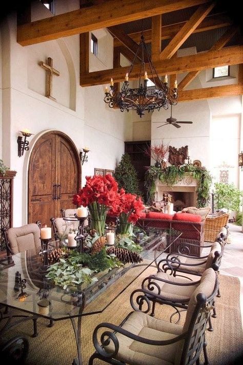 Beautiful Spanish Patio, Castle Courtyard, Hacienda Homes, Mexican Hacienda, Spanish Decor, Tuscan Design, Mexican Home, Mediterranean Home Decor, Spanish Style Home