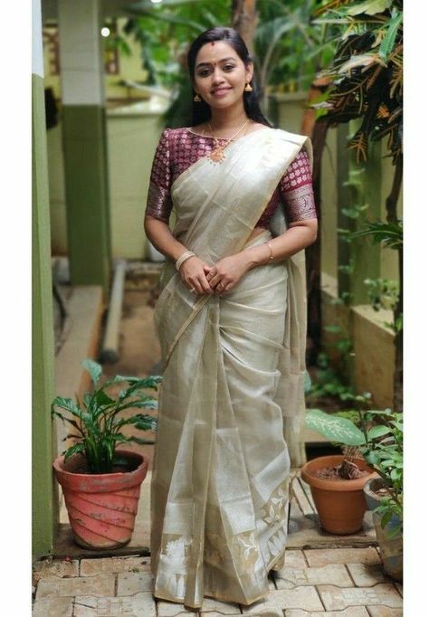 White Kerala Saree, Saree Blouse Ideas, Kerala Saree Blouse, Onam Outfits, Kerala Saree Blouse Designs, Indian Bridal Sarees, Blouse Ideas, New Saree Designs, Kerala Saree