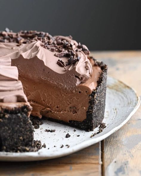 Dairy Free Cake Recipe, Dark Chocolate Cheesecake, No Bake Chocolate Cheesecake, Cookie Cake Pie, Chocolate Cheesecake Recipes, Chocolate Sandwich, Chocolate Sandwich Cookies, Chocolate Pies, No Bake Cheesecake