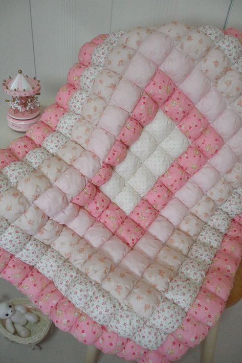 Biscuit Quilt, Puffy Quilt, Bubble Quilt, Puff Quilt, Patchwork Baby, Baby Quilt Patterns, Baby Jacke, Quilt Baby