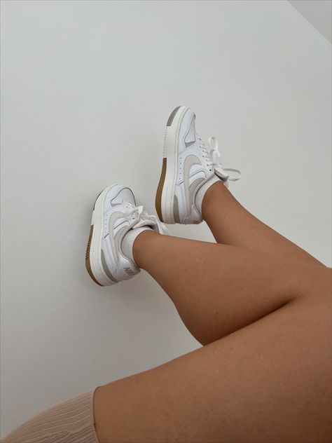 Neutral Shoes Sneakers, Neutral Sneakers Women, Neutral Trainers, Forces Outfit, Neutral Sneakers, Mode Old School, Gymnastics Shoes, Aesthetic Neutral, Branded Shoes For Men