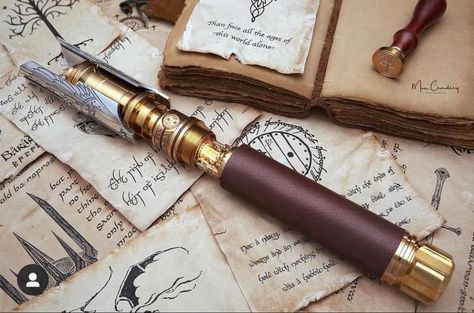 Star Wars Custom Lightsaber, Gold Lightsaber Hilt, Lord Of The Rings Lightsaber, Dual Lightsaber Design Ideas, Star Wars Lightsaber Hilt Designs, Lightsaber Hilt Design Art, Lightsaber Hilt Design Ideas, Custom Lightsaber Hilt Design, Oc Lightsaber