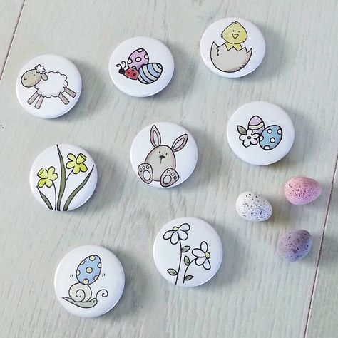 8 Easter Badges .. the badges can be included in an Easter egg hunt as a bonus find! Click for more #eastercrafts #egghunt #kidsparty #favours #partybag #ad Easter Gift Bags, Easter Party Favor, Personalized Christmas Mugs, Alternative Gifts, Clay Craft, Painting Rocks, Rock Decor, Rock Painting Designs, Easter Egg Decorating