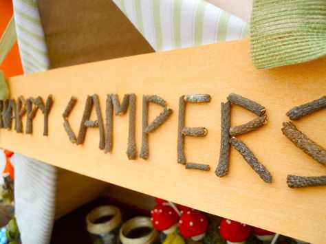 camping party Camping Decorating Ideas, Boho Camping, Camping Couples, Happy Camper Sign, Couples Camping, Camping Classroom, Camping Theme Classroom, Camper Signs, Camping Theme Party