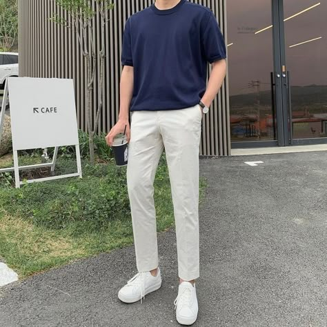 Chinos Outfit Mens Casual, Korean Outfit Men Casual, Casual Korean Men Outfits, Casual Outfits Mens Korean, Uniqlo Men Outfit Casual, Uniqlo Outfit Ideas Men, Korean Casual Outfits Men, Ootd Cowok Casual, Outfit Ideas Men Korean