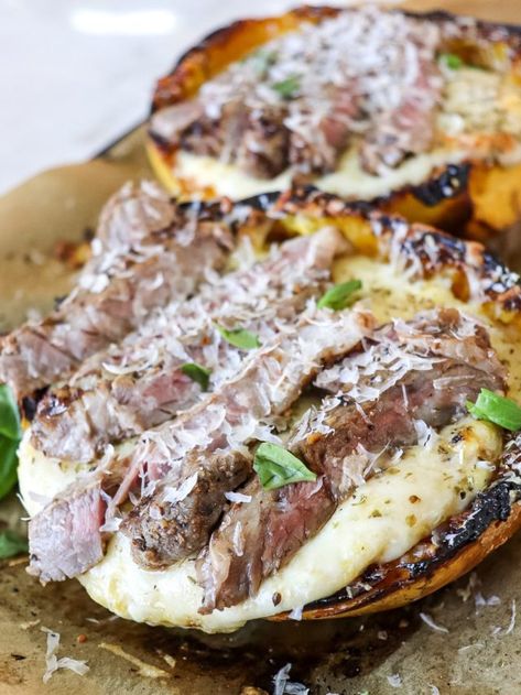 Low-Carb Spaghetti Squash Alfredo with Steak - Razzle Dazzle Life Alfredo Stuffed Spaghetti Squash, Low Carb Spaghetti Squash, Steak Alfredo, Spaghetti Squash Alfredo, Squash Alfredo, Stuffed Spaghetti Squash, Low Carb Spaghetti, Yummy Kitchen, Tender Steak