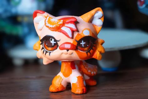 Custom Littlest Pet Shops LPS Commissions - Etsy Littlest Pet Shop Customs, Custom Lps Ideas, Possum Party, Lps Costumes, Lps Photography, Littlest Pet Shops, Lps Dog, Lps Custom, Custom Lps