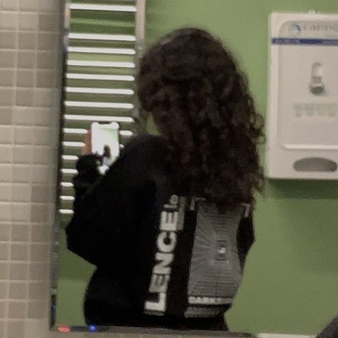 Curly Hair Faceless, Curly Hair Selfie, Curly Hair Ponytail, Black Hair Aesthetic, Curly Hair Photos, Hairdos For Curly Hair, Black Curly Hair, Effortlessly Chic Outfits, Insta Profile Pic