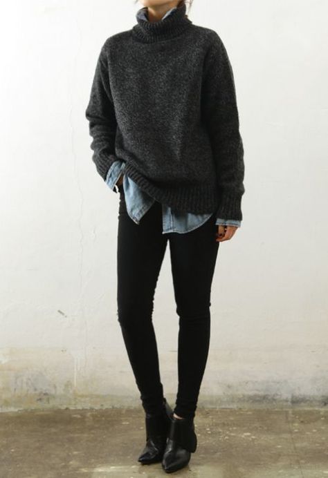 fall feels Black Sweater Outfit Women, Loose Sweater Outfit, Style Inspiration Over 40, Sportswear Street Style, Pullover Sweaters Outfits, Black Sweater Outfit, Winter Uniform, Look Retro, Fall Jeans