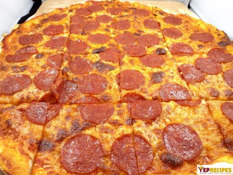 Cassano's Pizza King Copycat Pepperoni Pizza Pepperoni Pizza Recipe, Pizza King, Pizza Recipes Pepperoni, Delicious Pizza Recipes, Pizza Italian, Ham Pizza, Pizza Sauce Recipe, Pizza Pan, Crust Pizza