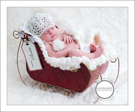 Newborn Christmas Photos, Mini Photo Shoot, Crochet Newborn Hat, Baby Christmas Photos, Newborn Christmas, Foto Tips, Christmas Photography, Newborn Hat, Newborn Pictures