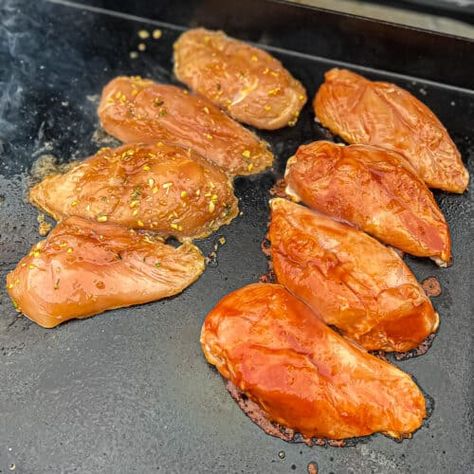 Who needs a grill when you can make delicious chicken breast on the griddle? Fire up your Blackstone Grill or Flatrock Traeger Griddle (gifted). Recipe on Sip Bite Go. Chicken Breast On Blackstone Griddle, Griddle Chicken, Schnitzel Recipes, Bbq Chicken Breast, Blackstone Grill, Chicken Schnitzel, Griddle Recipes, Blackstone Griddle, Chicken Breast Recipe