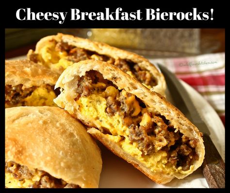 After making traditional German Runzas (a.k.a "Bierocks"), and having a little dough left over, I made some killer Breakfast Bierocks that my hubby liked even better than the originals! He loved them so much, that I've decided to figure out the recipe for you to be able to make a full batch! This… Breakfast Bierocks, Beerock Recipe, Runzas Recipe, Bierocks Recipe, Cheesy Breakfast, Butternut Soup, Frozen Bread Dough, Cheese Breakfast, How To Make Pizza